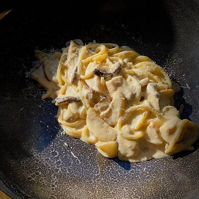 Спагетти с белыми грибами и горгонзолой в Picasso по цене 1100 ₽