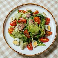 Салат с тунцом в Da Vinci Coffee