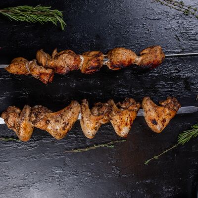 Шашлык из куриных крыльев в соусе барбекю в Красножар по цене 505 ₽
