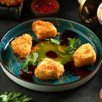 Жареный Камамбер с малиново-апельсиновым соусом в Добрый Грузин