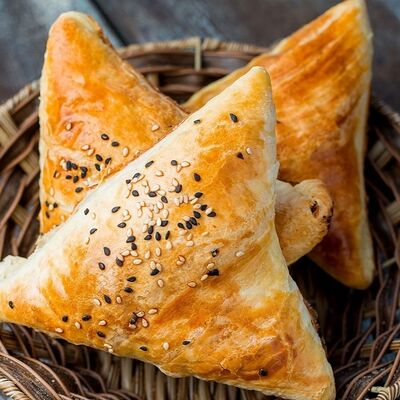 Самса треугольник в Шаурма-Шашлык в Тренде по цене 190 ₽