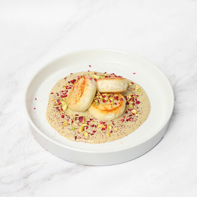 Сырники с фисташковым муссом в MOGU по цене 510 ₽