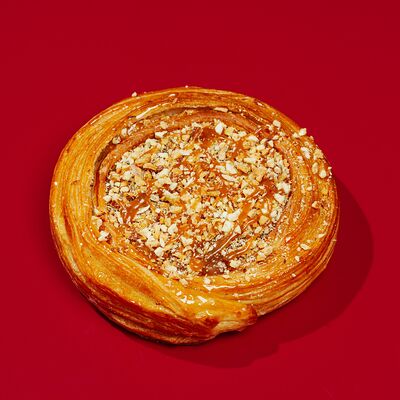 Улитка с карамелью и кремом патисьер в Farina Ватрушкина по цене 269 ₽