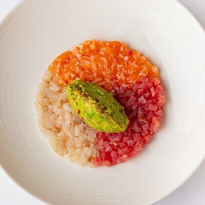 Ассорти тартаров Лосось, сибас, тунец в Leto по цене 1590 ₽