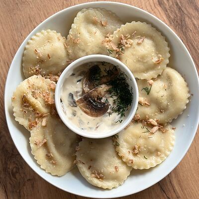 Равиоли с цыпленком и грибами в Ava Restafe по цене 25 р.