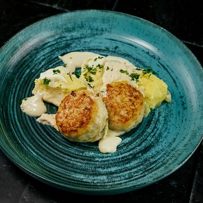 Щучьи котлеты с картофельным пюре в Zames 1 по цене 950 ₽