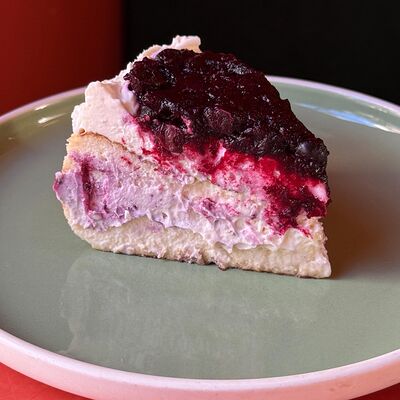 Чизкейк Баскский ваниль-смородина в Muus по цене 390 ₽