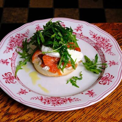 Бенедикт с лососем в Дюбонне по цене 730 ₽