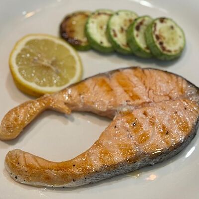 Стейк из лосося с цукини в Ранчо Grill & Bar по цене 1250 ₽