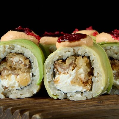 Ролл в авокадо с хрустящим угрем в Полтора тигра по цене 760