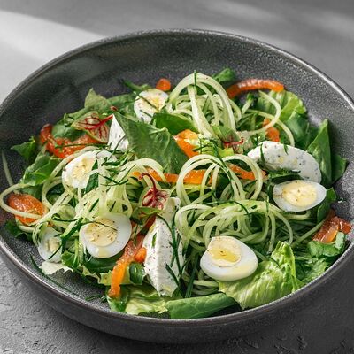 Салат из слабосоленого лосося и сливочного сыра в Чайхана Баранжар по цене 695 ₽