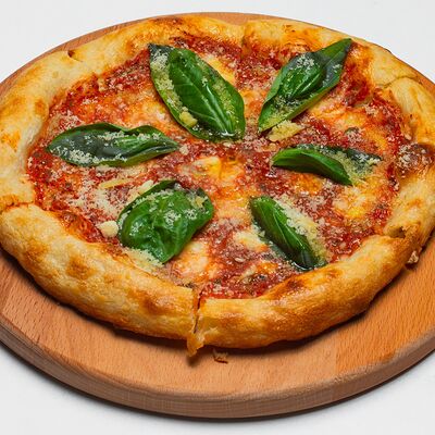 Пицца Маргарита стандартная в Gastro Bar Pasta&Pizza по цене 540 ₽