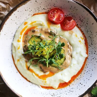 Бефстроганов с картофельным пюре в LOFT по цене 700 ₽