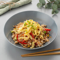 Рис с овощами, курицей и яйцом в Сушишоп