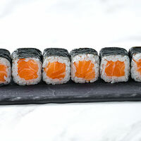 Маки лосось в Too much sushi