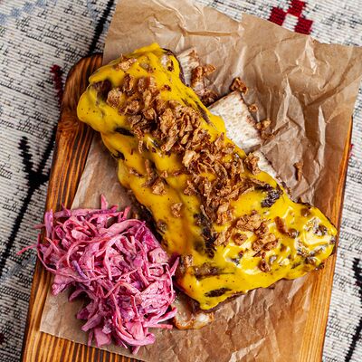 Свиные ребра в медово-горчичной глазури с луком криспи в Ребра по цене 1080 ₽