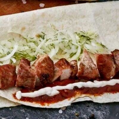 Шашлык из свинины в лаваше в Шашлык хаус по цене 600 ₽