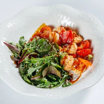 Салат с креветками и авокадо в Фабрика по цене 1260 ₽