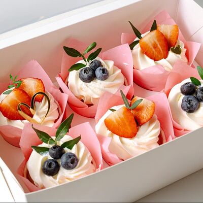 Капкейки с клубникой и голубикой в Горький 1932 по цене 2300 ₽