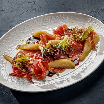 Прошутто с карамельной грушейв Этажи по цене 950 ₽