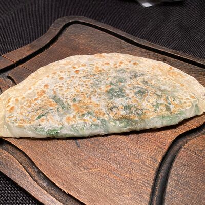 Кутаб с зеленью и сыром чанах в Бакинский Chef по цене 260 ₽