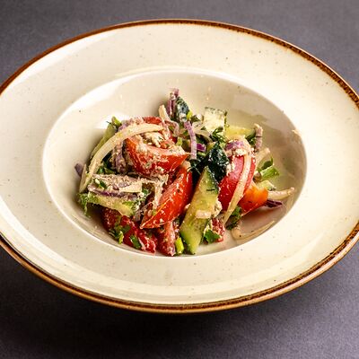 Салат по-грузински с грецким орехом в Хачапурная 39 по цене 585 ₽