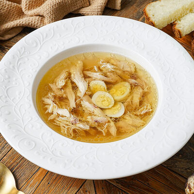 Куриный бульон с перепелинным яйцом в Café Sicilia по цене 440 ₽