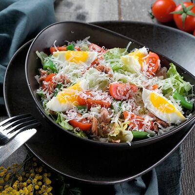 Салат с тунцом в Tucano Coffee Ecuador по цене 290 ₽