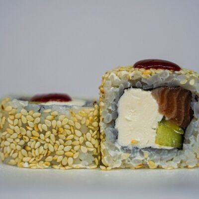 Спайси-ролл с лососем в Rolloff по цене 516 ₽