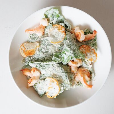 Цезарь с креветками в Болконский по цене 950 ₽