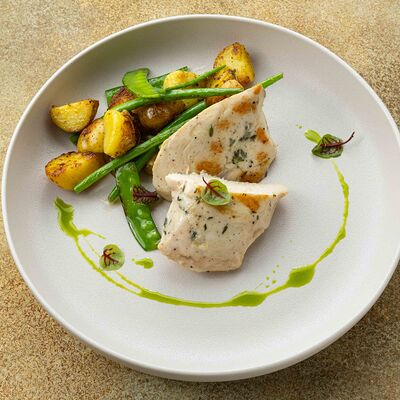 Куриная грудка с овощным соте в Шико по цене 750 ₽