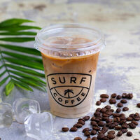 Холодный кофе Айс-Латте в Surf Coffee x Republic