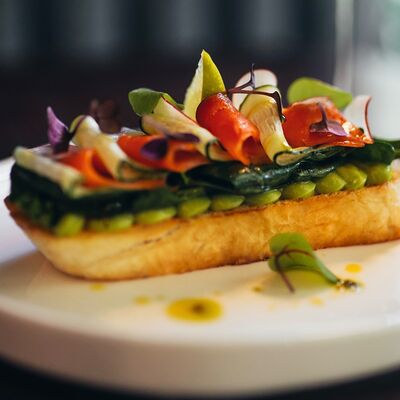 Брускетта с гуакамоле и форелью в Лаверна по цене 690 ₽