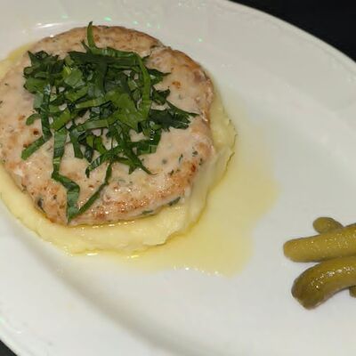 Куриная котлета с пюре в Мандарин по цене 695 ₽