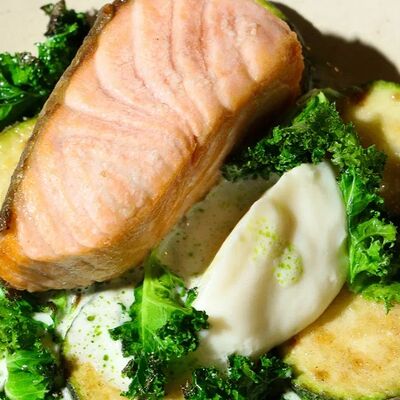 Лосось с цукини и кремом из цветной капусты в Gino Cafe по цене 1490 ₽