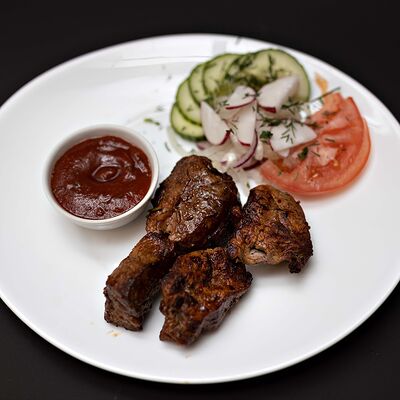 Шашлык из говяжий вырезкив Rancho по новому по цене 900 ₽