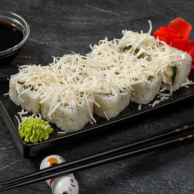 Ролл фирменный Цезарь с курицей в Sushi Pizza Top по цене 549 ₽