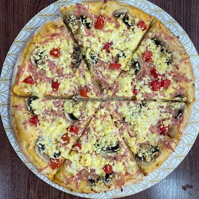 Пицца с ветчиной и грибами в Пекарня кондитерская Мука по цене 600 ₽