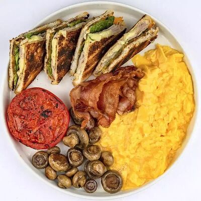 Американский завтрак в Tao Sushi Lab по цене 1090 ₽