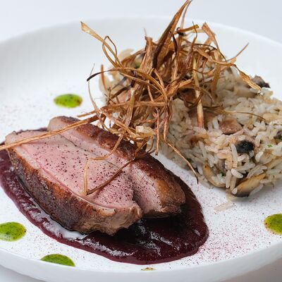 Утиная грудка с фирменным соусом, рисом басмати и грибами в Cafeshion по цене 830 ₽