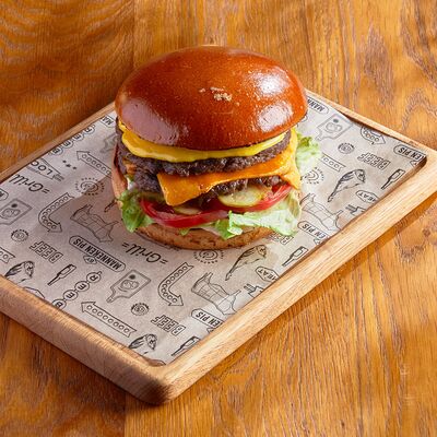 Классический бургер Барбекю с двумя котлетами в BBQ Beer Restaurant по цене 1065 ₽