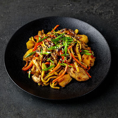 Удон с курицей и ананасом кимчи в I am PHO по цене 770 ₽