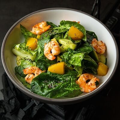 Салат с креветками и манго в Потроха по цене 796 ₽