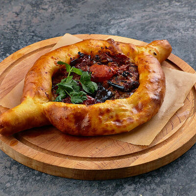 Хачапури по-аджарски с овощами и сыром в Ели-Пили по цене 480 ₽