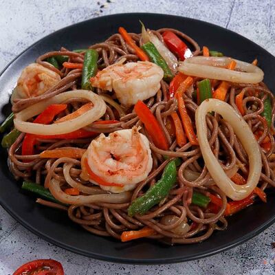 Соба с морепродуктами в Суши Мастер по цене 349 ₽