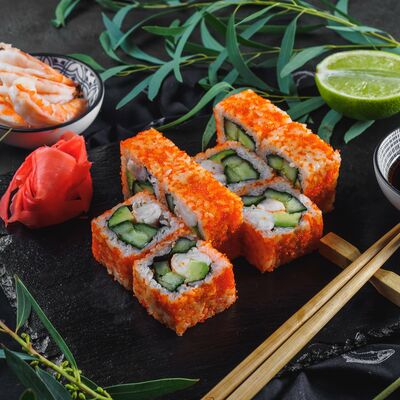 Ролл Калифорния с креветкой в Maki Family по цене 279