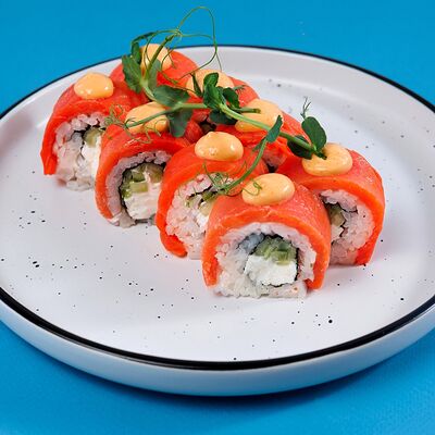 Филадельфия с копчёным лососемв Dark Lava по цене 1060 ₽