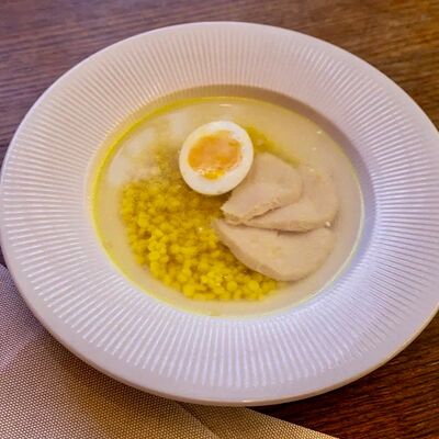 Куриный бульон с пастой птитим и яйцом в Миллениал по цене 490 ₽