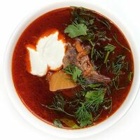 Борщ со сметаной и говядиной в Три жены