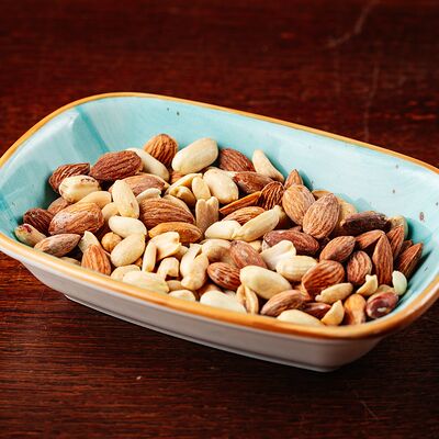 Орешки к пиву в Паб старый чемодан по цене 390 ₽